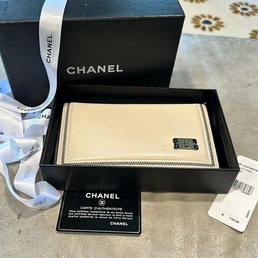 Chanel wallet soft white with black trim
